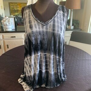 Women's Black & White Tie-Dye V-Neck Tank Top